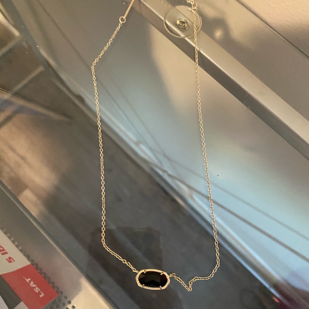 Kendra Scott necklace